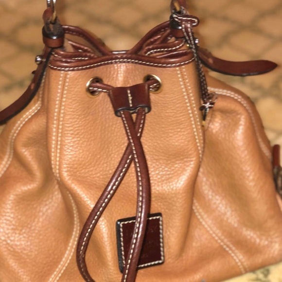 💯 Authentic Dooney & Bourke Bucket Bag - Picture 2 of 10